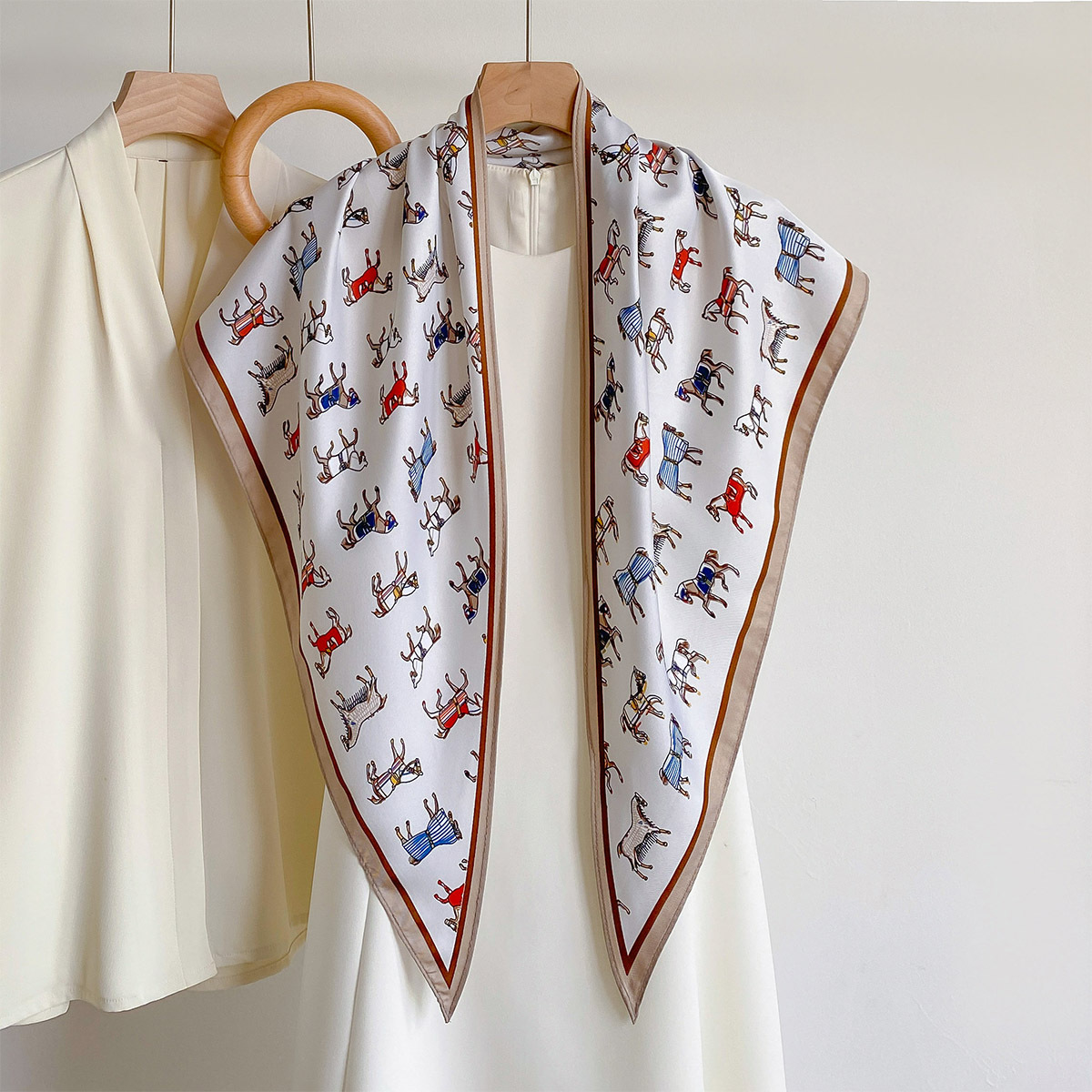 Trendy Satin Triangle Shawl Ho - Bandana Multi Way 评论和价格