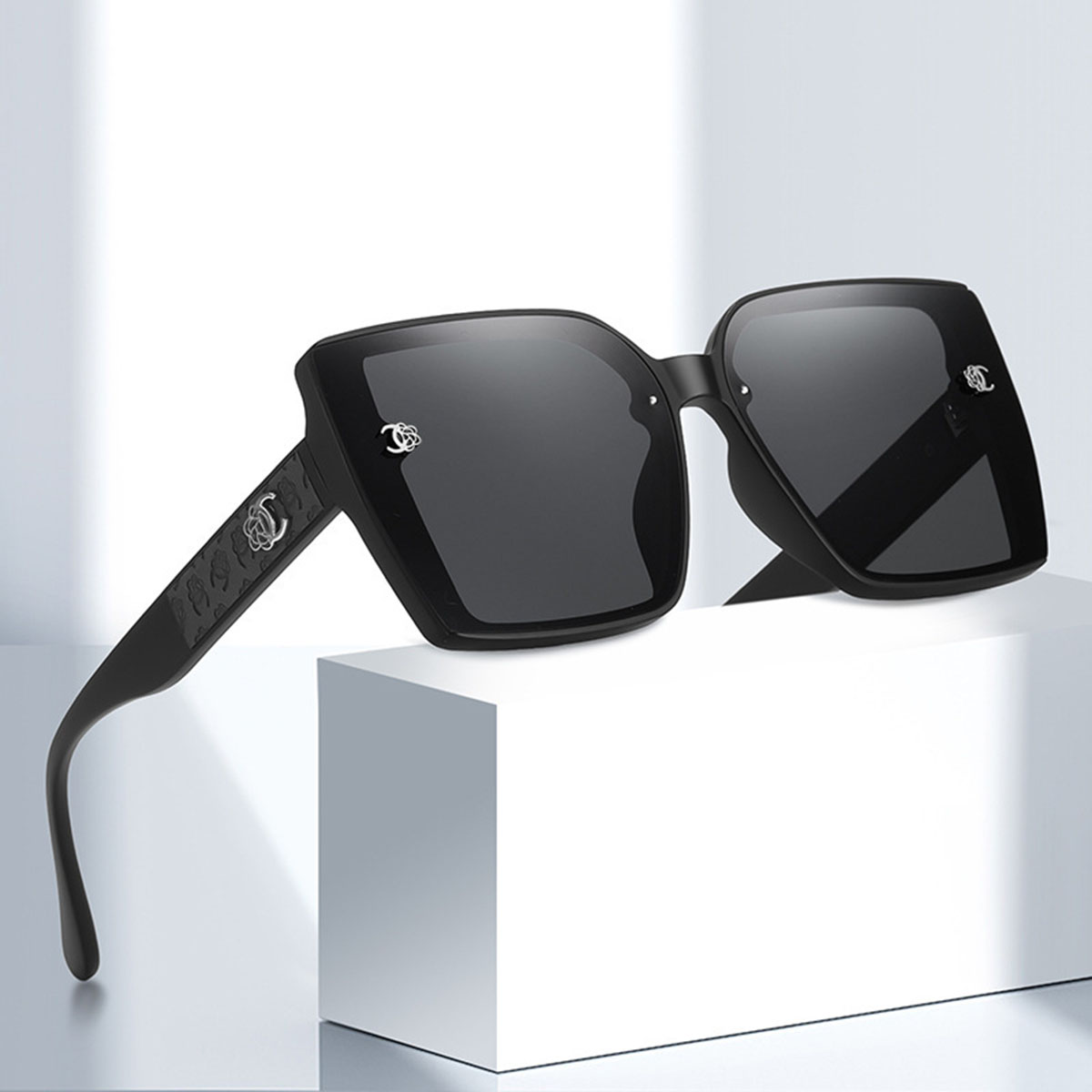 New Fashionable Sunglasses - S - Street Fashion Definition 评论和价格