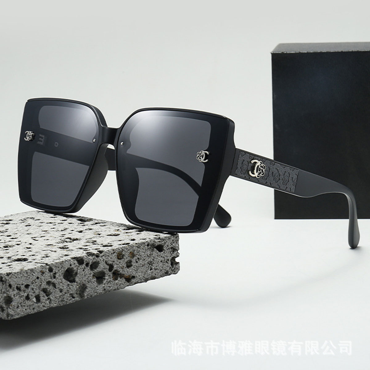 New Fashionable Sunglasses - S - Street Fashion Definition 评论和价格